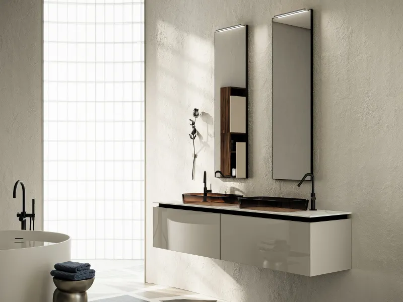 Doppelwaschtisch ALTO 01 mit heller Marmorplatte und zwei bernsteinfarbenen Auflagebecken auf grauem Unterschrank