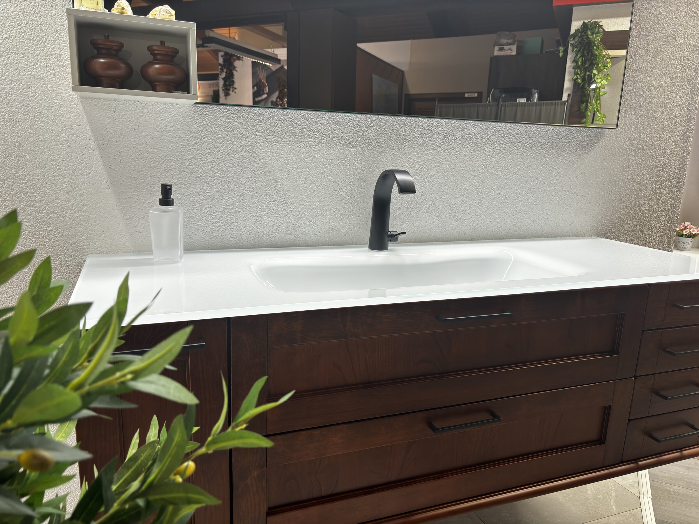 Outlet-Aktionsware Koje 14: DeLuxe-Lösung Accademia mit Glaswaschtisch 24 Qualitäts-Badmöbel und Waschtische - auch auf Maß. - 4