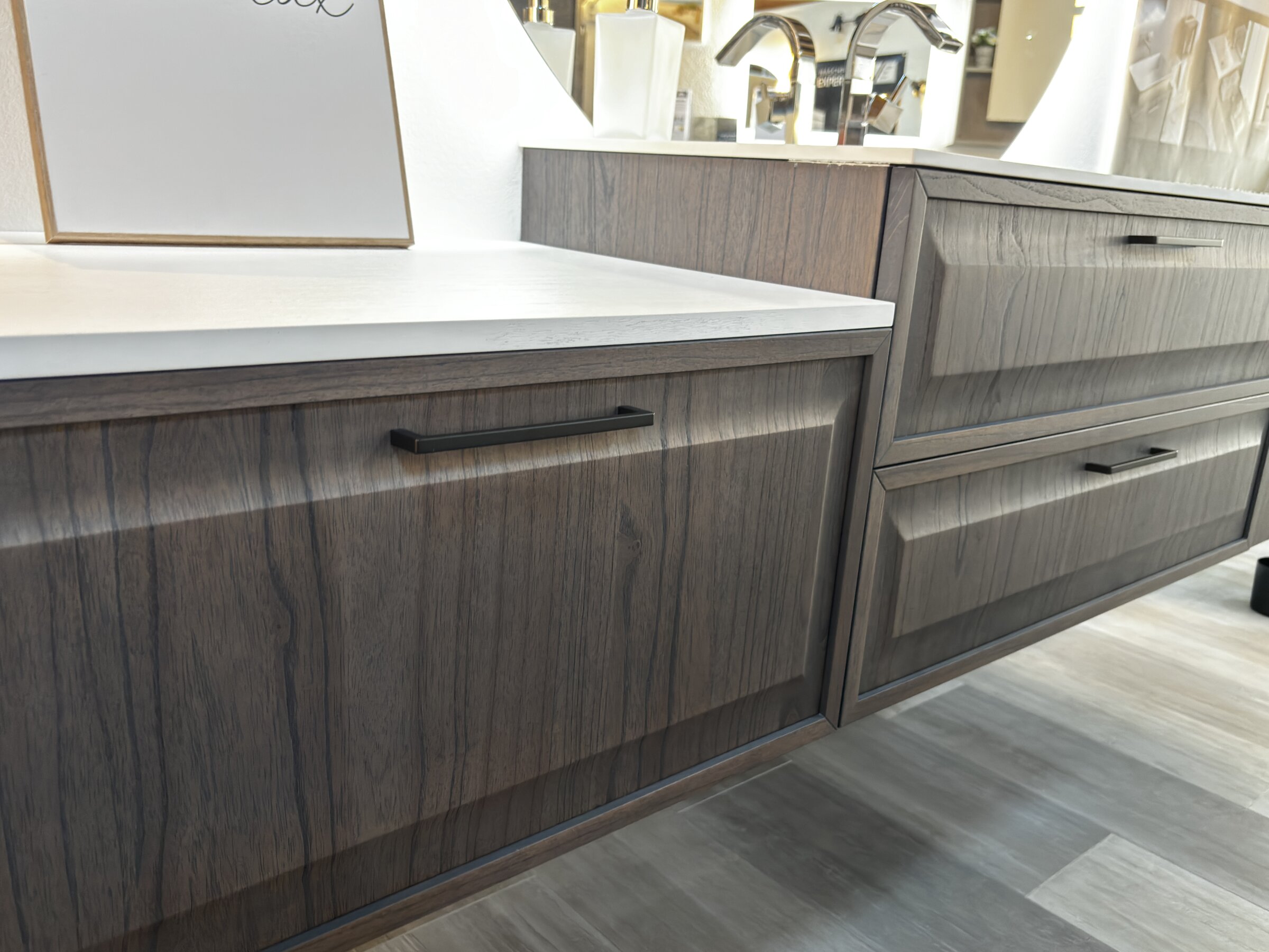 Outlet-Aktionsware Koje 1: Exklusive Waschtisch-Unterschrank-Kombination 20 extrem hochwertiger Gress-Waschtisch mit Soft-Touch Abverkauf Restposten Ludwigsburg