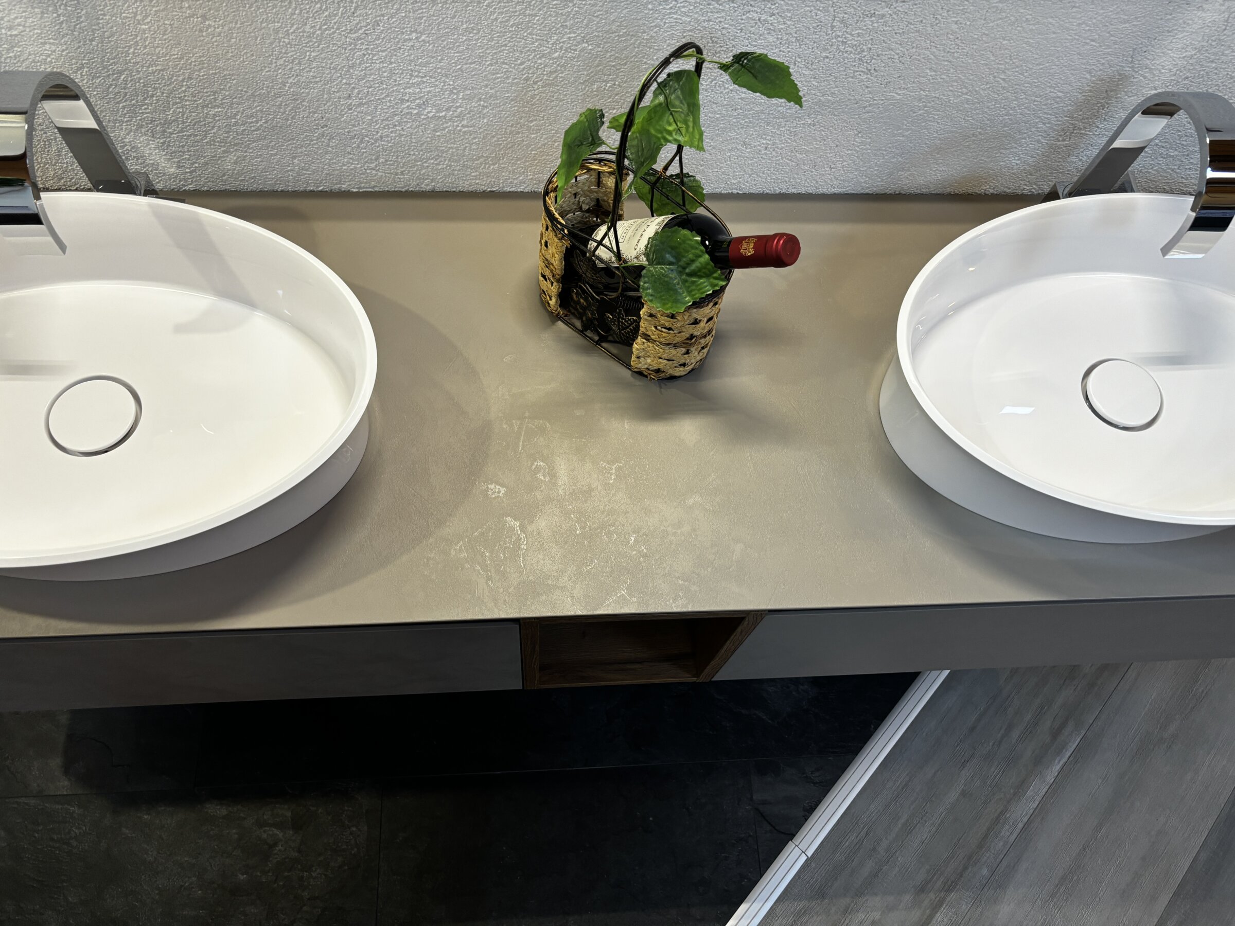 Outlet-Aktionsware Koje 24: Doppelwaschtisch-Anlage mit Aufsatzbecken 185 cm 8 Abverkauf Reduziert Doppelwaschtisch-Anlage mit Aufsatzbecken 185 cm