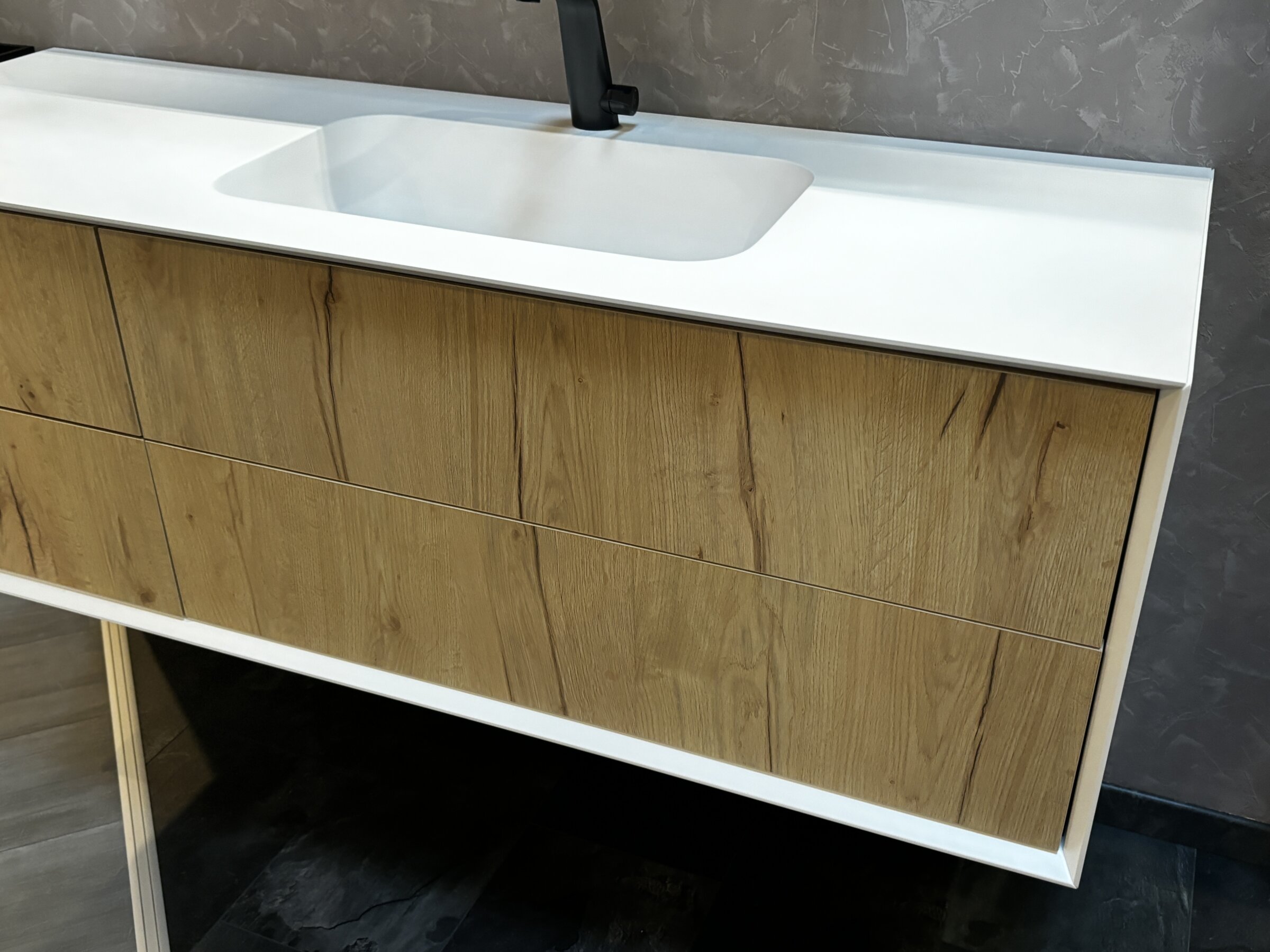 Outlet-Aktionsware Koje 23: Waschtisch mit hochwertigem Rahmen 4 Qualitäts-Badmöbel und Waschtische - auch auf Maß. - 1